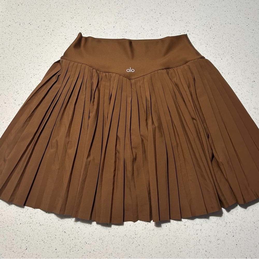 ALO Yoga Women's Tan Pleated Mini Skirt
